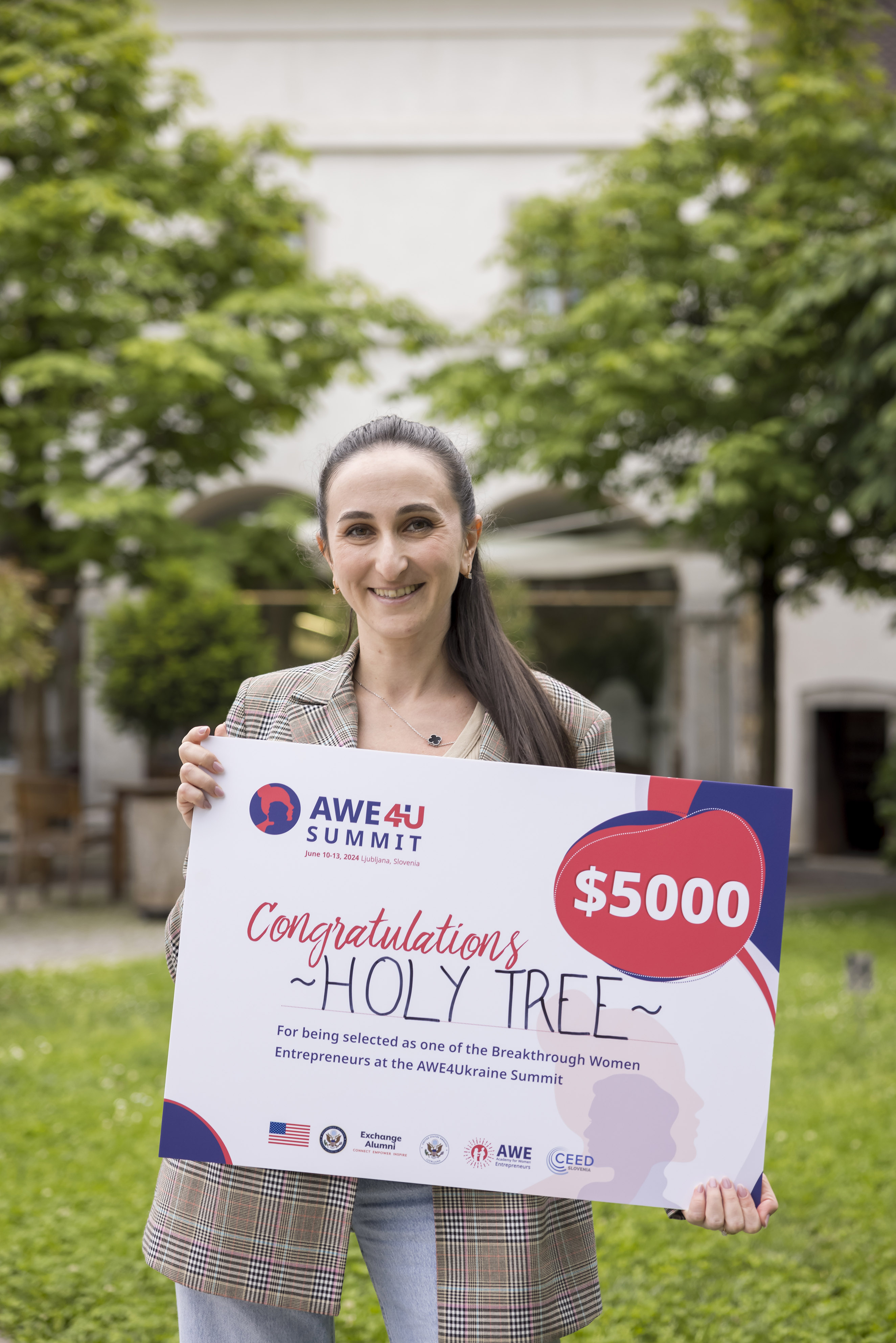 Esma Abdurakhmanova (left) holding her award for Breakthrough Women Entrepreneur for her product, Holy Tree Esma Abdurakhmanova (left) holding her award for Breakthrough Women Entrepreneur for her product, Holy Tree