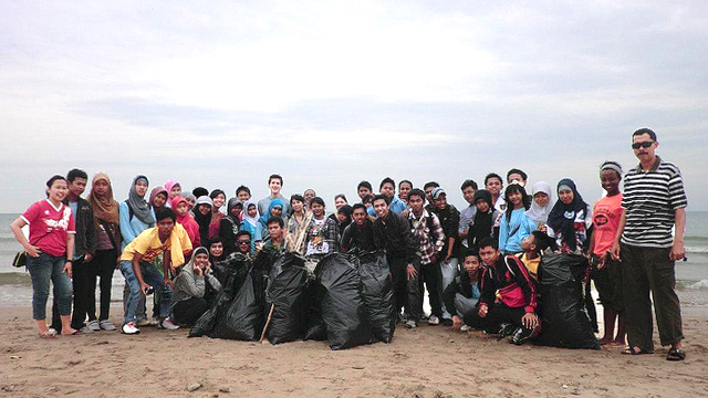 American YLP participants and English Access Microscholarship Students ready to plant mangroves to help prevent coastal erosion.