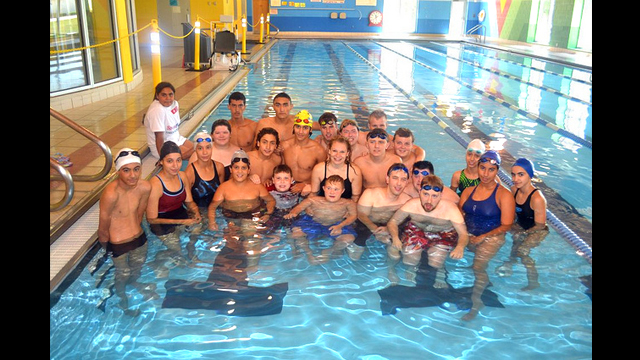 The Tunisian delegation and Special Olympic athletes pose for a picture after practice.