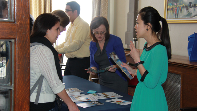 Students discuss Fulbright Program scholarship opportunities with Fulbright alumni and campus advisors during the U.S. Department of State’s Exchanges Information Fair at the University of Chicago.
