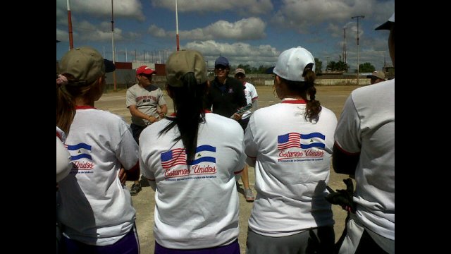 Jess Mendoza shares her expertise on batting with young Nicaraguan players.
